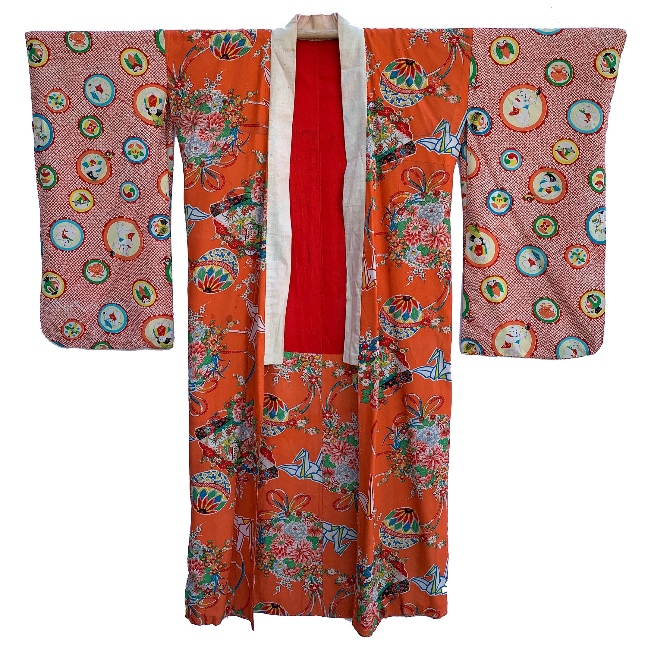 Short, upper garment (dujin) with pattern of plum blossoms against